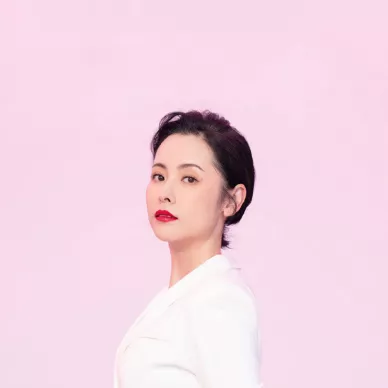 ヤン・ミンナー（楊明娜）