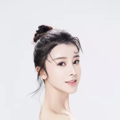 シー・シュエンルー（侍宣如）