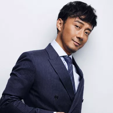 チャオ・リーシン（趙立新）