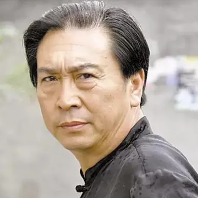 ビー・イエンジュン（畢彦君）