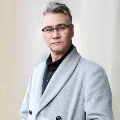 チュー・ガン（屈剛）