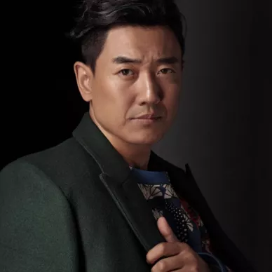 ジャン・ゴー（张歌）